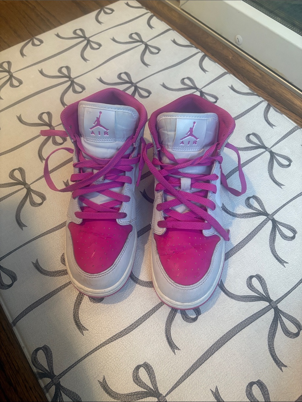 Girls air Jordan size 6